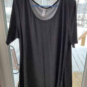 ROE Black and White Dotted Short Sleeve Tee